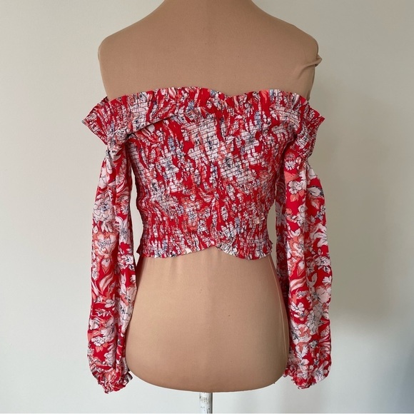 Free People Red East to West Smocked Off Shoulder Floral Crop Top EUC Size Small - Picture 7 of 12